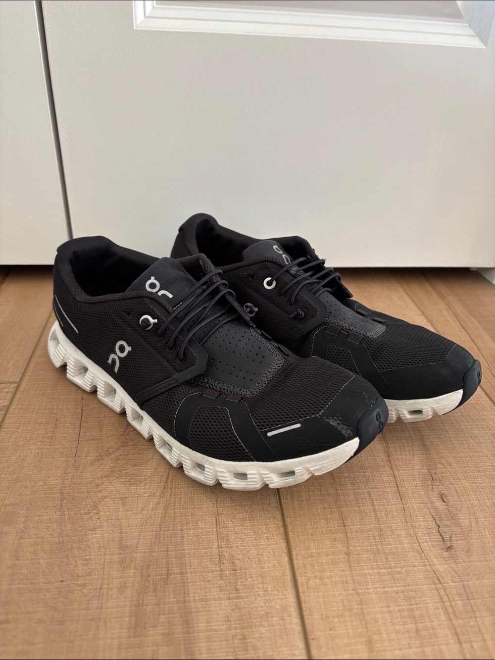 Men’s On Cloud sneakers size 8